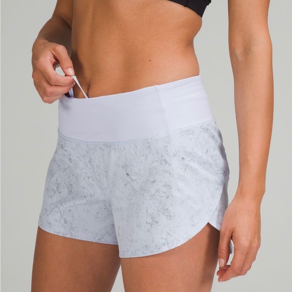 Lululemon speed-up mid-rise lined 4 inch shorts - Picture 2 of 4